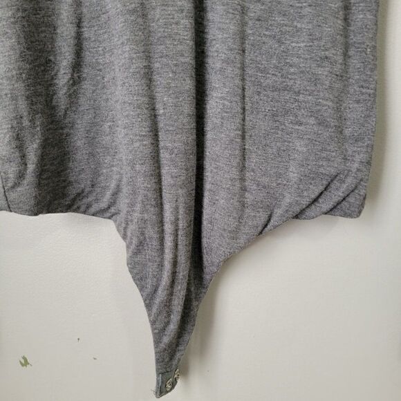 EUC PRIVACY PLEASE DEEP V NECK GREY LONGSLEEVES BODYSUIT SZ M - Picture 4 of 14